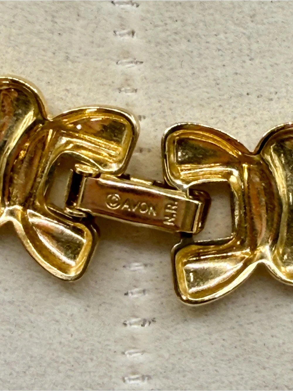 Vintage Avon Gold Tone Textured Link Choker Necklace (16 Inch) Description